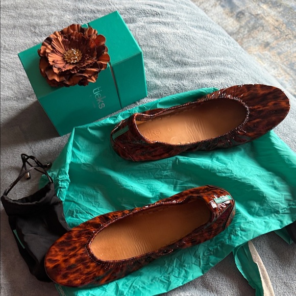 Tieks Tortoiseshell Patterned Flats - Picture 3 of 6